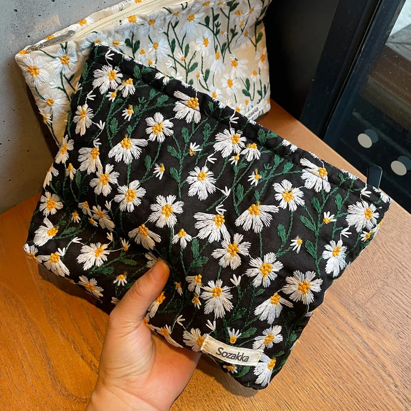 Fashion Women's Embroidery Daisy Floral Cosmetic Pouch Travel toiletry kit Bag Beauty Makeup Pouch Organizer Pencil Case