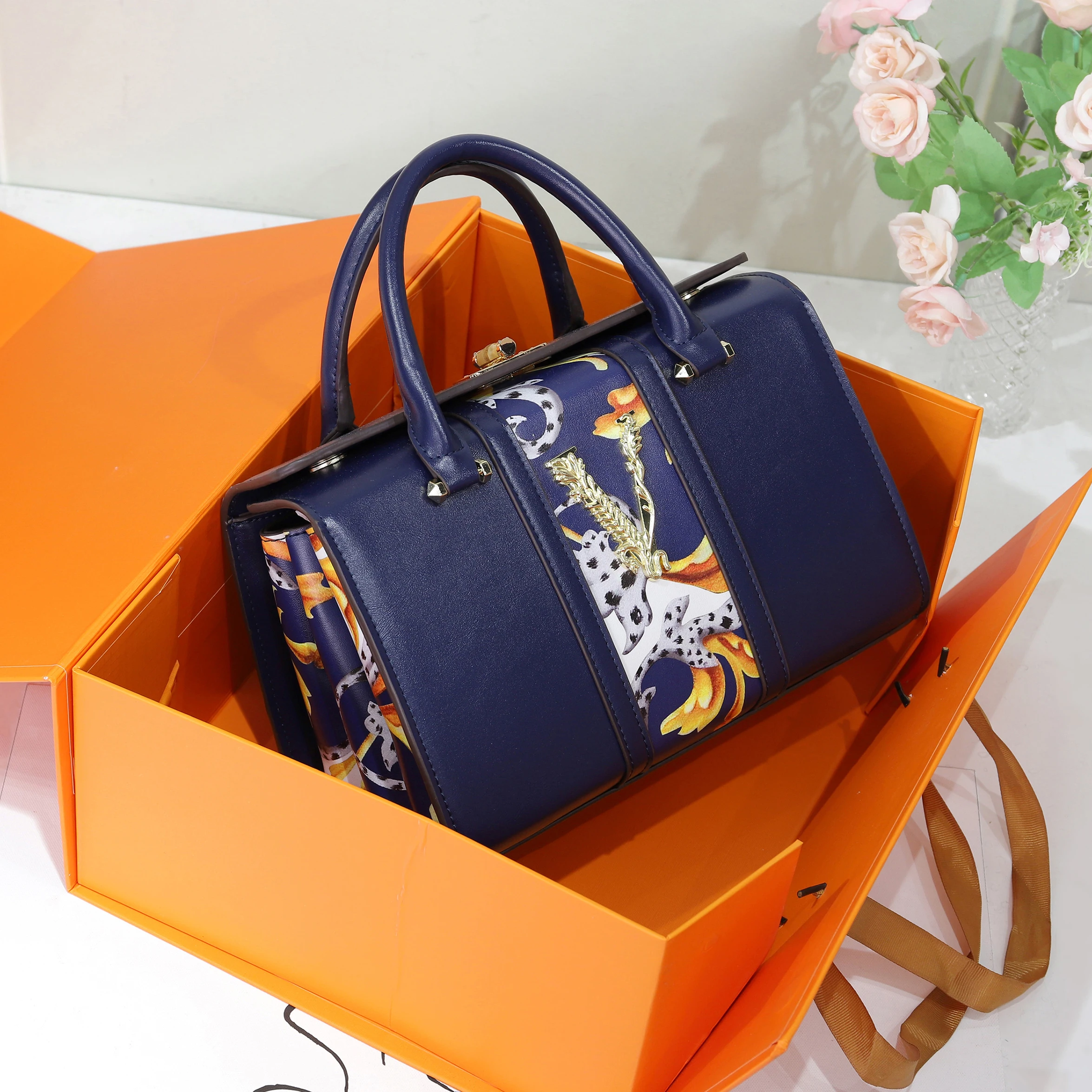 

2026 Top Fashion Women Handbag Luxury Designer Style Ladies Bag and Silk Print Vintage Pattern Large Capacity Female Hand Bag