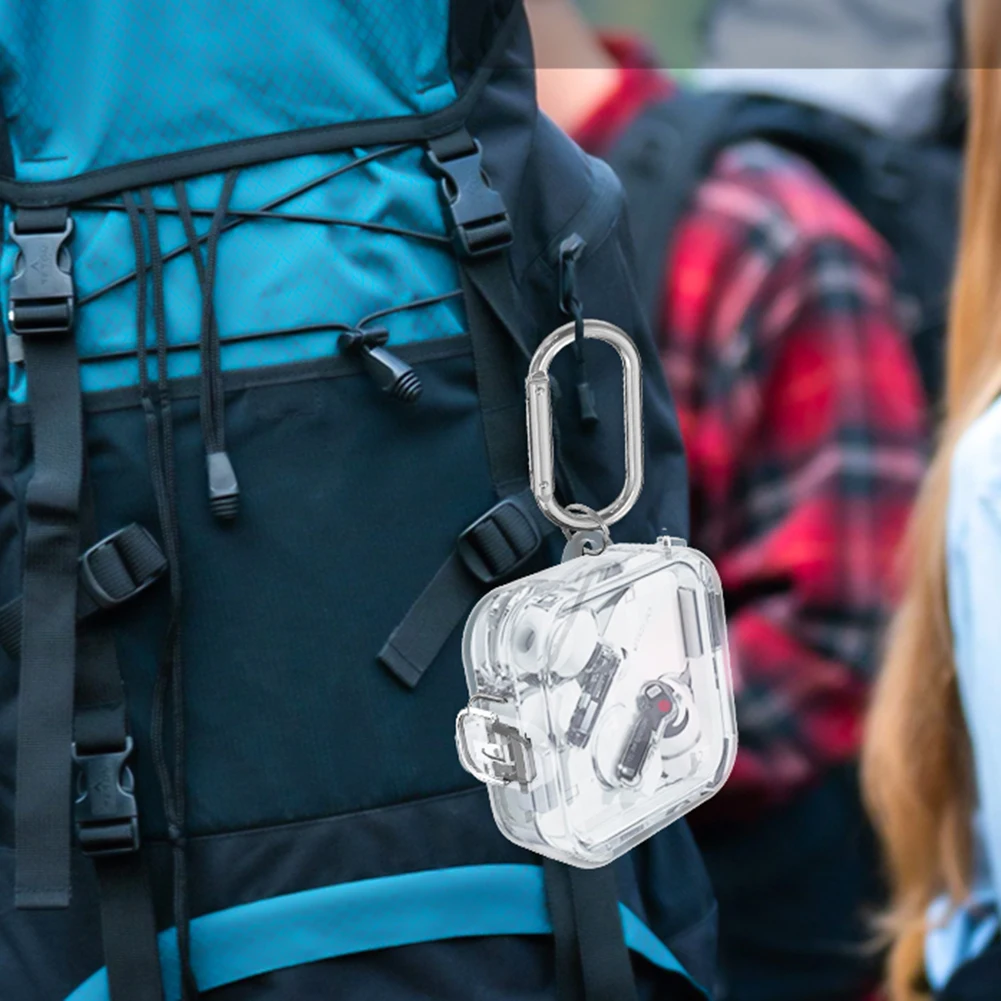 Przezroczyste etui ochronne na słuchawki Nothing Ear 2 w kolorze cukierkowym z haczykiem na smycz, zatrzaskiem i zabezpieczeniem przed upadkiem.