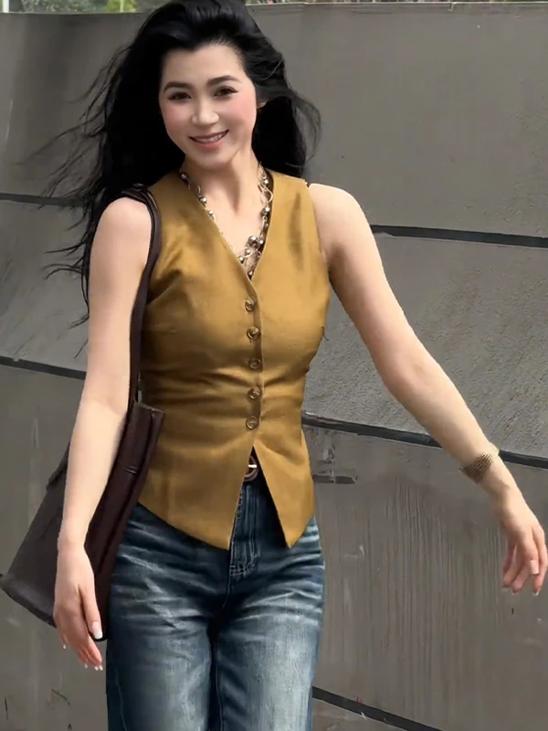 Ay V-Ne Women's Ves… - image