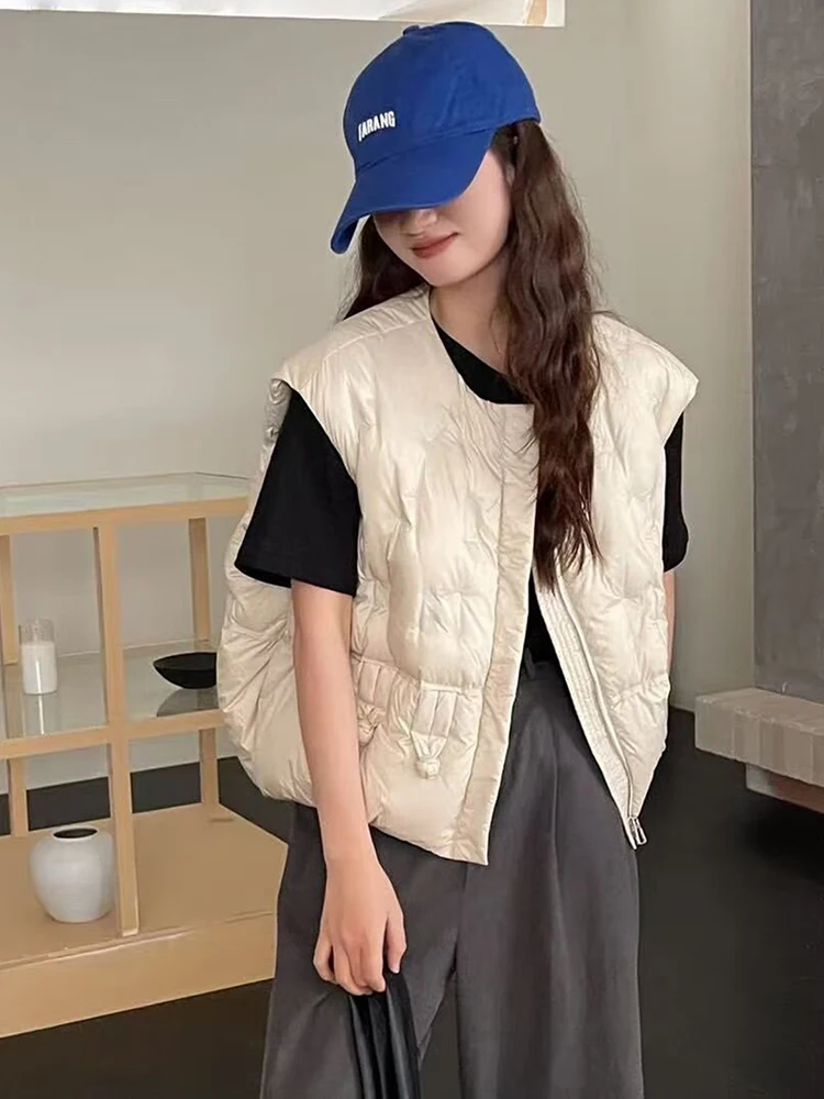 

Осень-зима, однотонный теплый пуховый жилет с круглым вырезом, женские повседневные жилеты на белом утином пуху, женские стеганые жилеты без рукавов с карманами на молнии