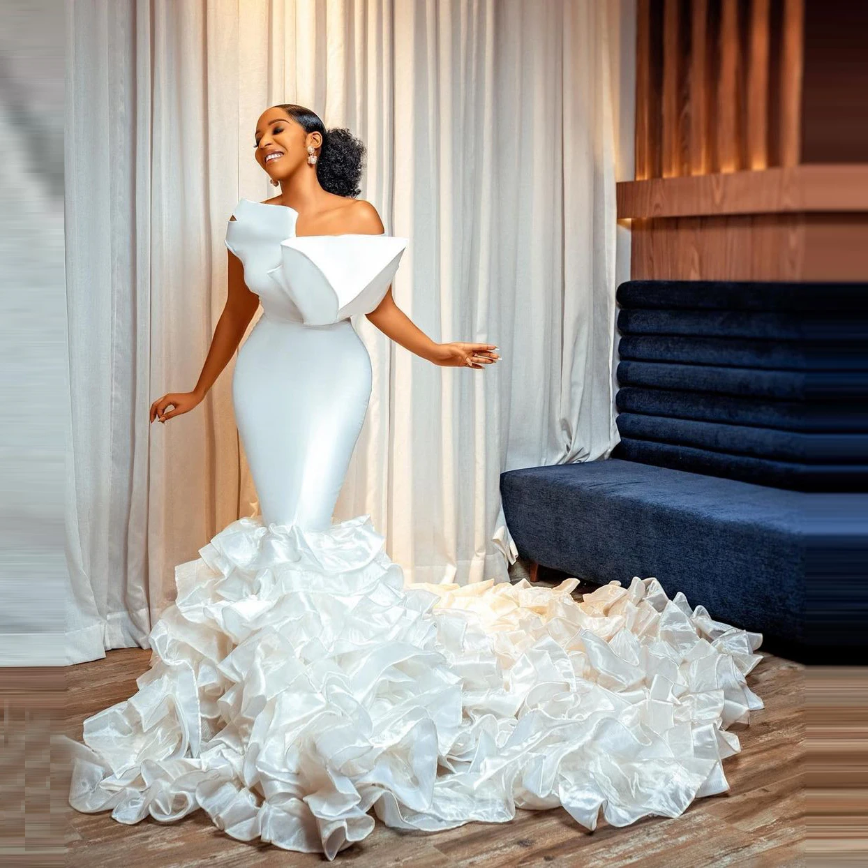 Luxe Lange Aso Ebi Trouwjurken Bellanaija Strapless Flouncing Trein Mermaid Satin Prachtige Bridal Bruidsjurken Ruches