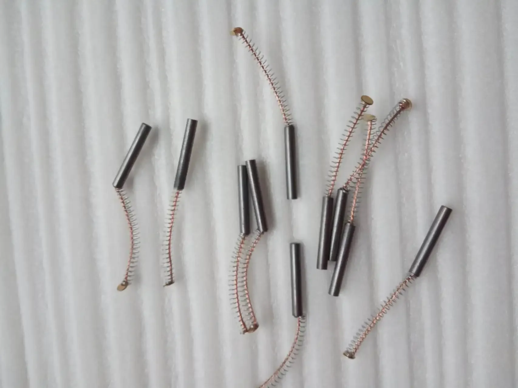 10pcs Cylindrical carbon brush,4*10 4*15 4*20 4*25 5*25 5*30 6*10 6*20 6*25 6*30mm apply for motor of puncher,Round spring Brush