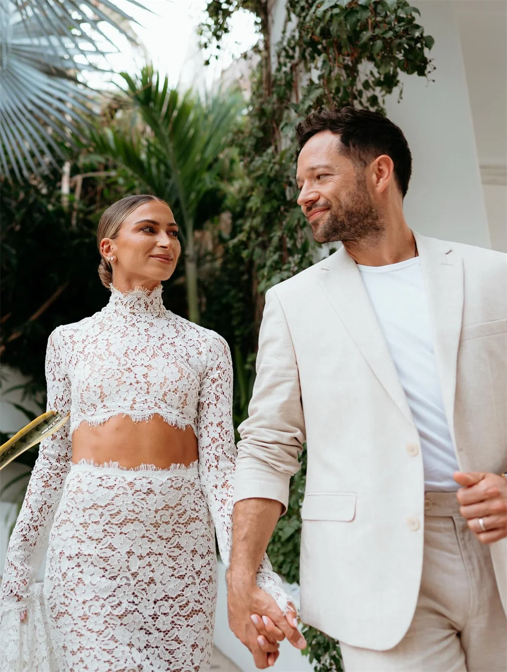 طوكيو مخصص الأبيض الرقبة العالية فساتين الزفاف كم طويل الدانتيل حورية البحر زي العرائس 2025 أنيقة ذيل محكمة فساتين الزفاف