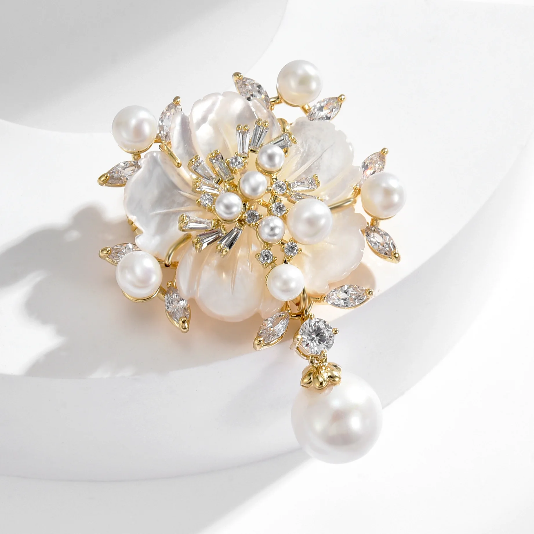 Chinese Style Lucky Natural Shell Cherry Blossom Brooch For Women Luxury Zircon Pearl Copper Elegant Auspicious Fortune Blessing