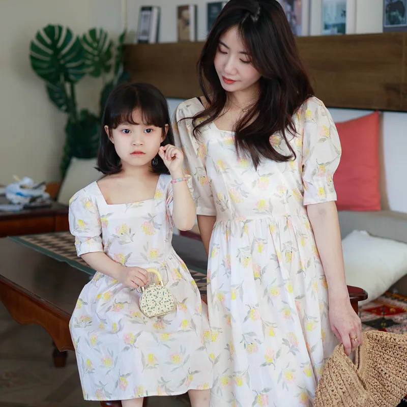 

Summer Holiday Mother Daughter Short Sleeve Dresses Equal Mom and Baby Girls Dress Women Frocks Mommy and Me Matching Clothing