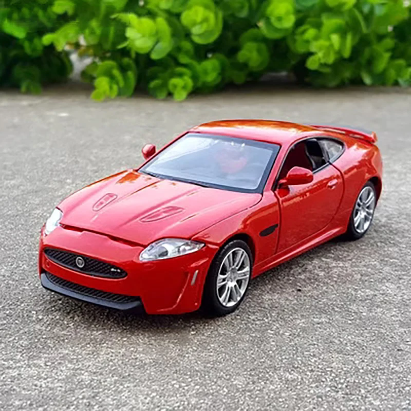 WELLY New 1:32 Jaguar XKR-S Supercar lega auto diecast e veicoli giocattolo modello di auto in miniatura modello di auto giocattolo regalo per i bambini