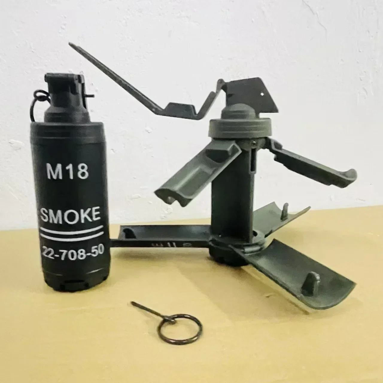 BLDart Gun Dart Gun 1/2 قطعة M18 لعبة قنبلة يدوية، قنبلة يدوية تكتيكية نموذج قنبلة دخان لعبة بلاستيكية-نموذج قنبلة يدوية خارجية.