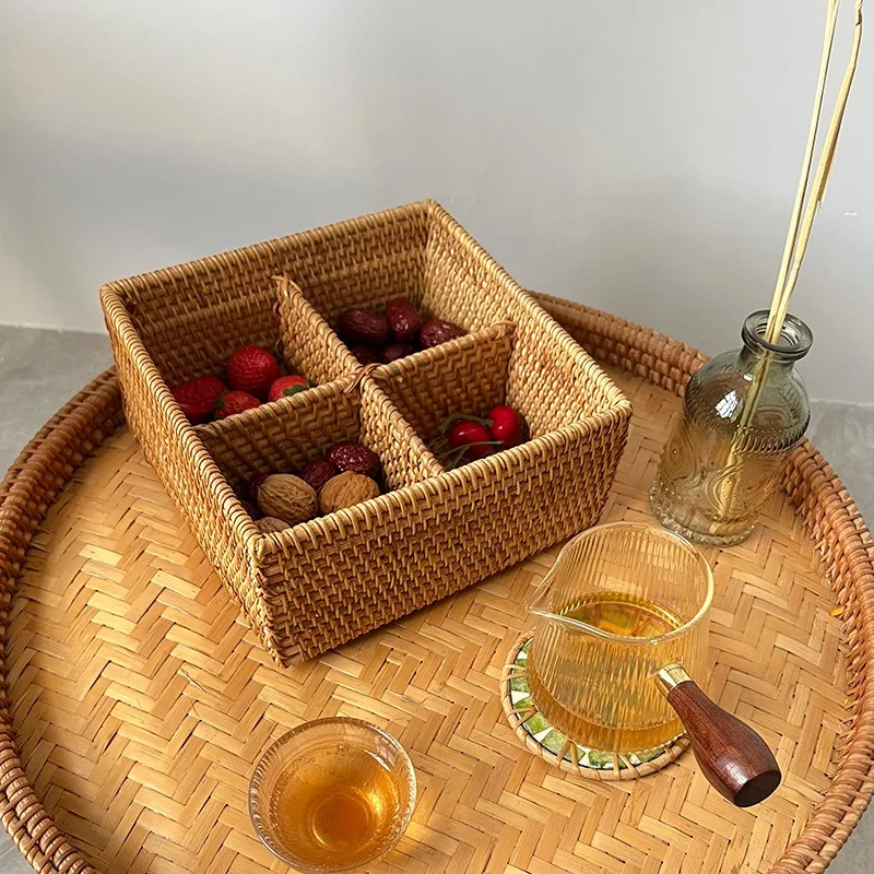 Rattan Storage Box with Lid, Handwoven Basket for Candy Nuts and Snacks, Storage Case, Natural Rattan Box, 4 Grid