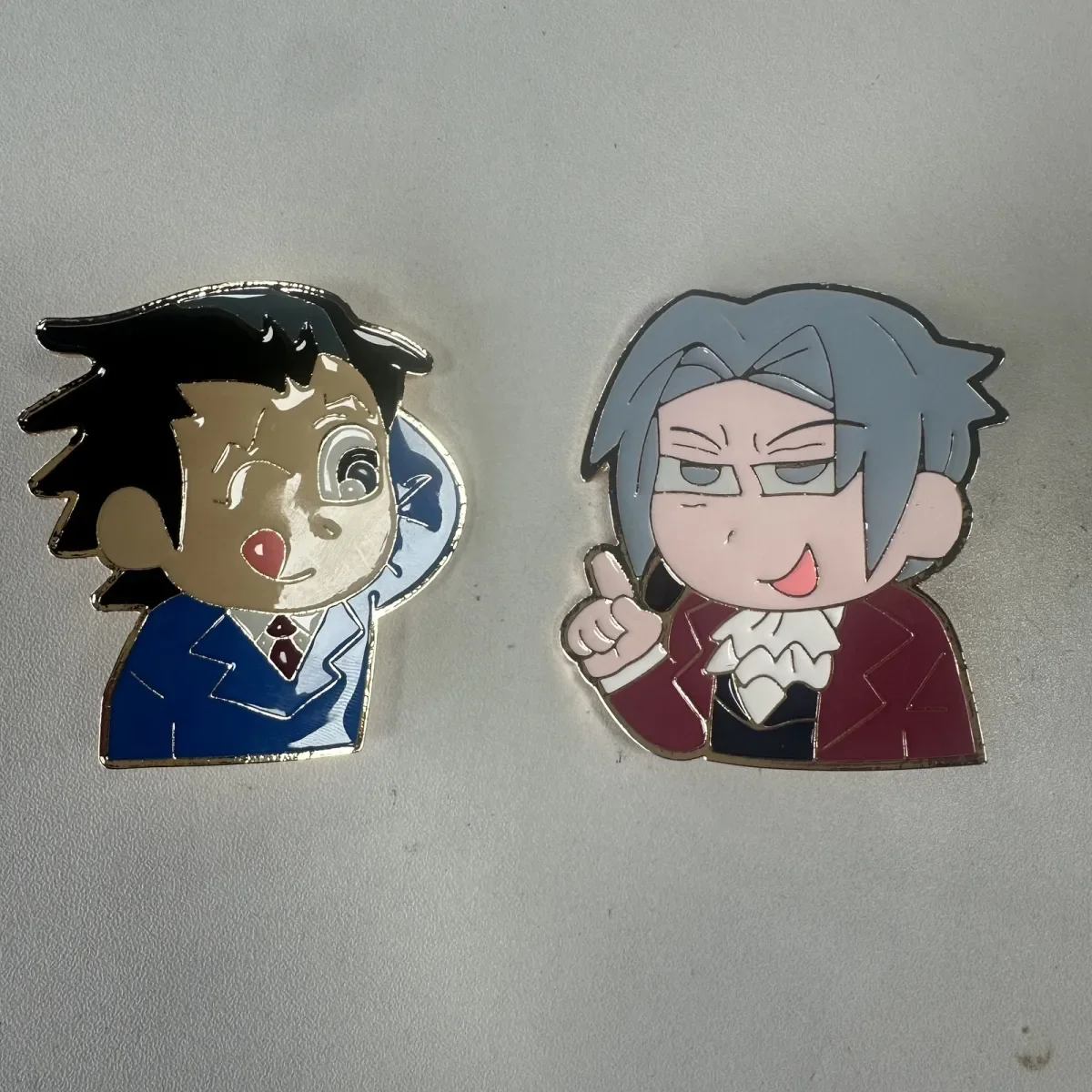 Badge métallique, broche, emblème, accessoire de cosplay Ace Attorney Phoenix Wright Miles Edgeworth, jeu d'anime, dessin animé, cadeau d'Halloween