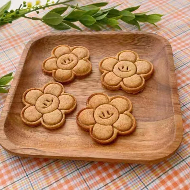 INS Smiling Flower Cookie Cutter Plastic DIY Fondant Cake Biscuits Mold Birthday Dessert Candy Decoration Mould Pastry Bakeware