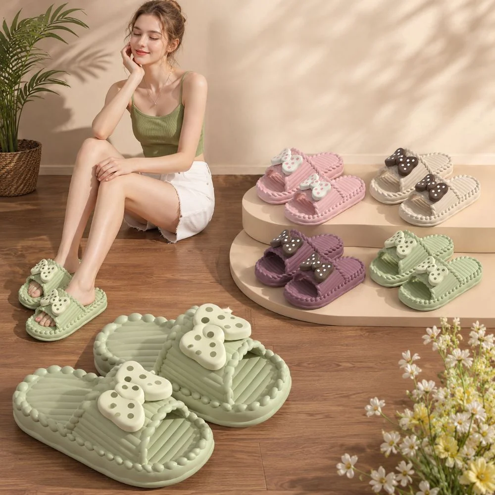 Niedliche PVC-Damen-Slipper mit Schleife, bequeme, rutschfeste Haussandalen, weiche Sohlen, leichte Badeslipper für den täglichen Gebrauch. – Detail 4