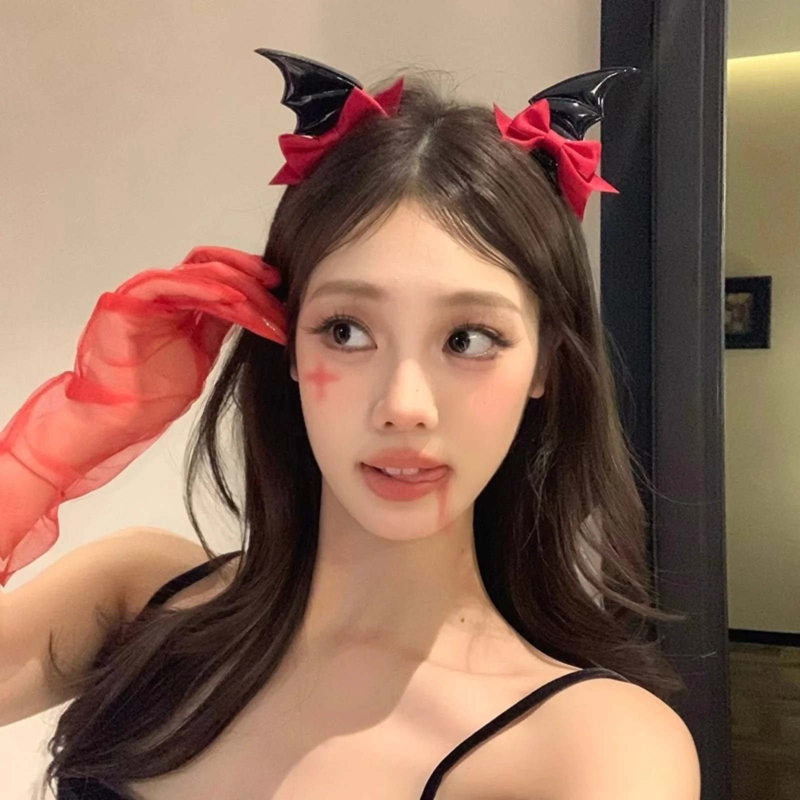 2 Stück Halloween-Haarspangen mit Teufelshorn-Schleife, 4 Stück schwarze und rote Fledermausflügel-Haarnadeln, niedlicher Cosplay-Haarschmuck – Detail 1