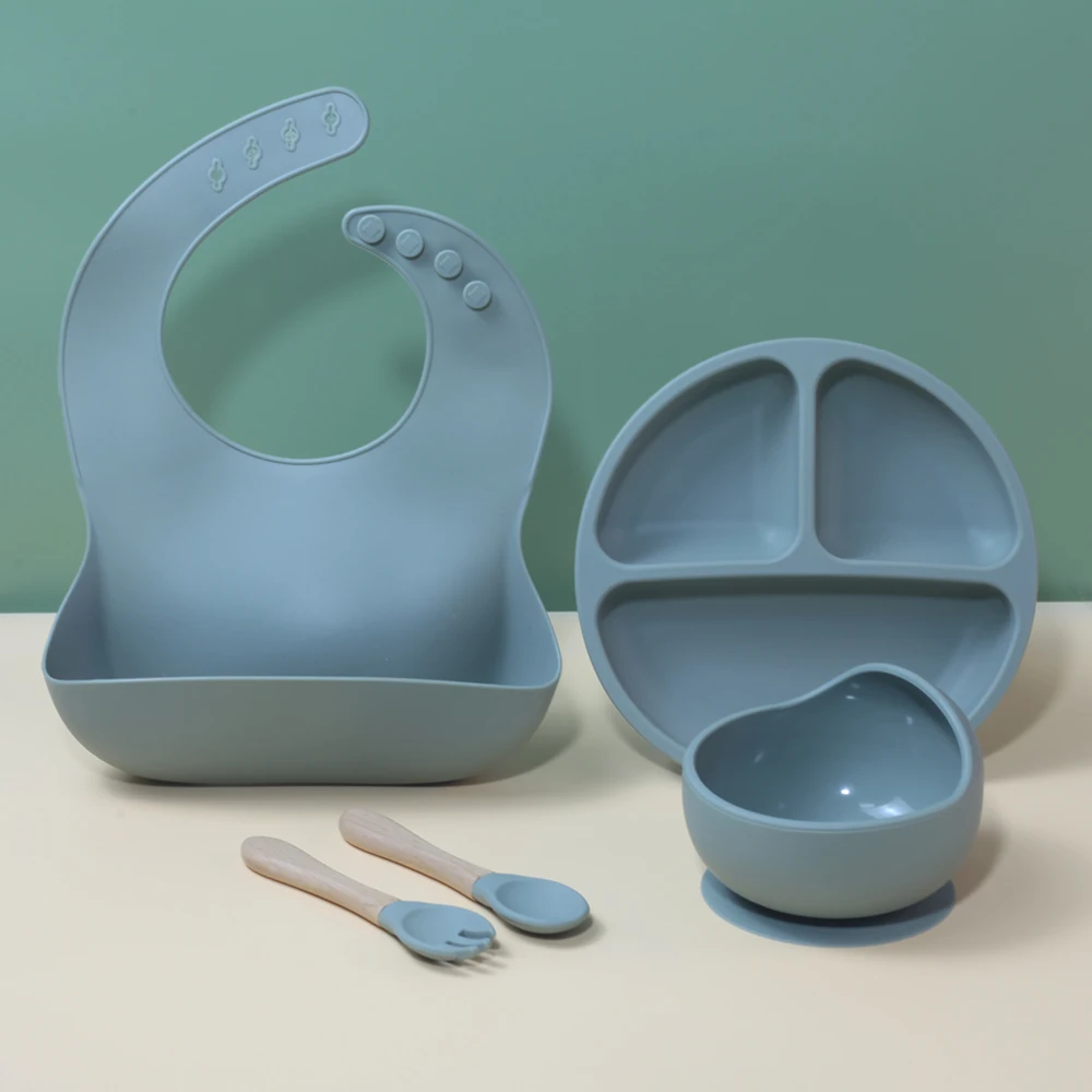 

Silicone baby feeding set silicone suction plate bowl bib with wooden handle fork and spoon set 5pcs feeding set
