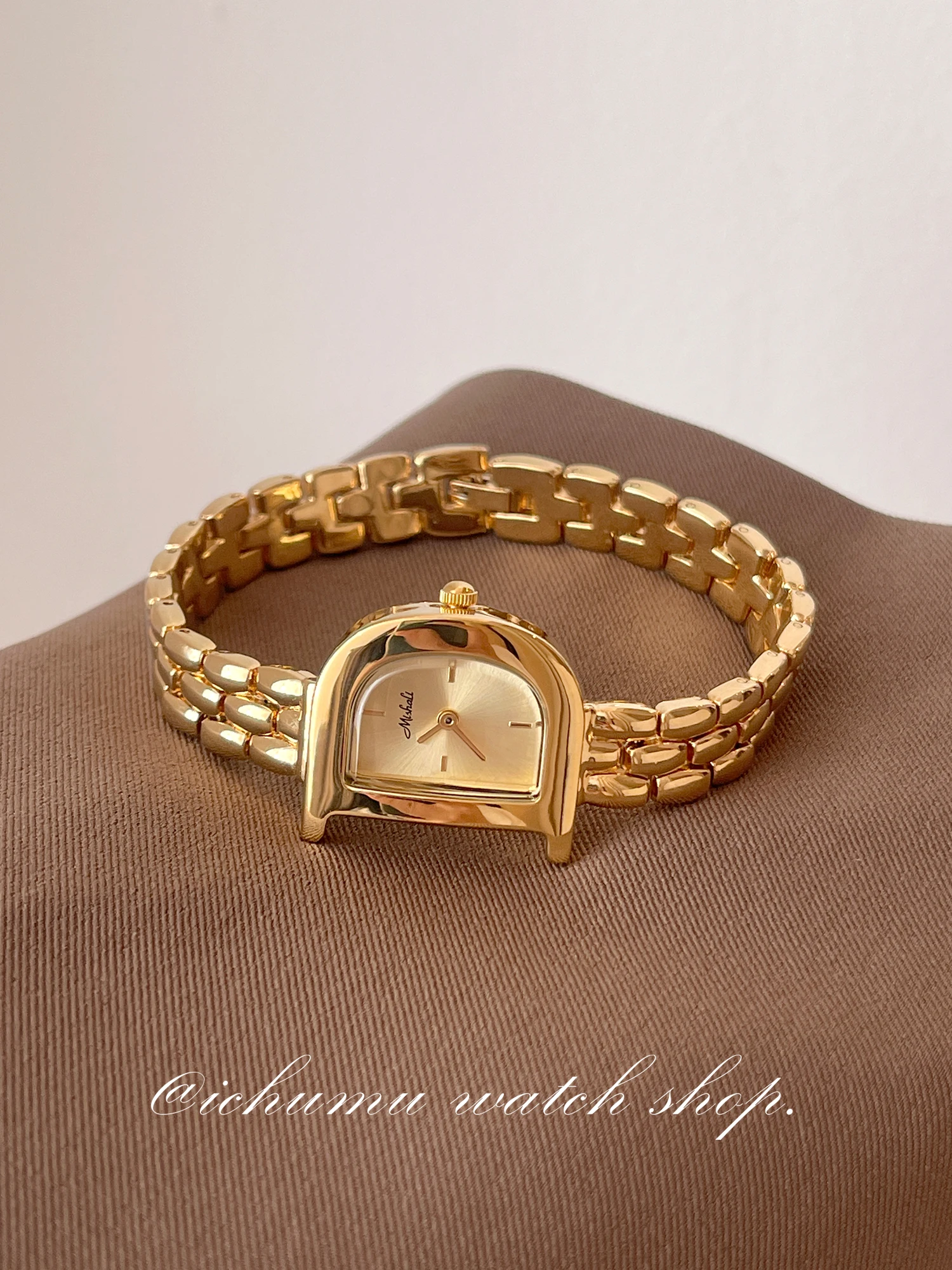 ساعة نسائية راقية وأنيقة بحزام فولاذي بسيطة ومتعددة الاستخدامات طراز جديد 2025 إكسسوار نسائي. #2