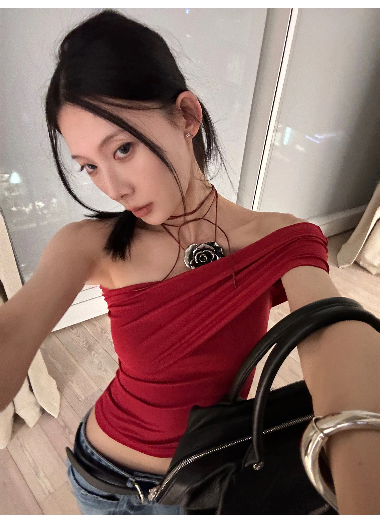 

Ready Stock Sexy Off-Shoulder Top Women T Shirt Asymmetric Sleeve Cropped Top T-Shirt