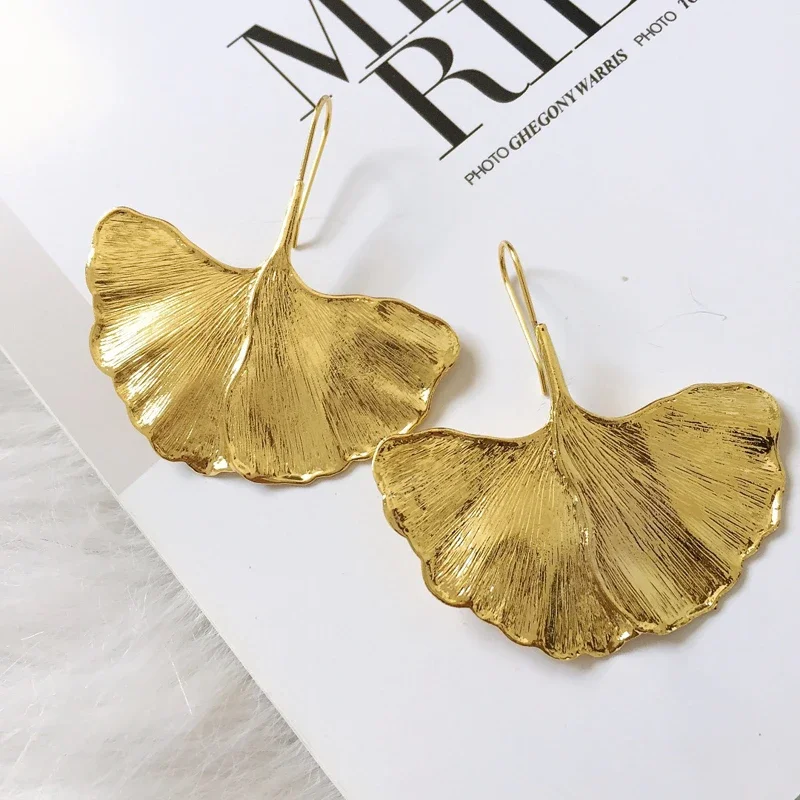 Luxury Gold Color Maple Leaf Dangle Drop Earrings For Women Sexy Elegant Metal Big Pendant Party Prom Fashion Charm Fine Jewelry