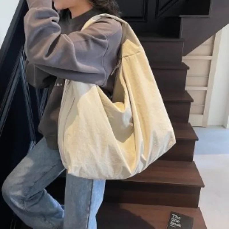 

2025 Spring New Extra Large Capacity Tote Bags Solid Zipper High Quality Simple Versatile Half Moon Casual Women's Shoulder Bags