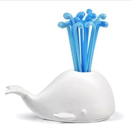 New Creative Cute Whale Water Spray Fruit Fork Creative Animal Whale Fruit Stick Kitchen Supplies