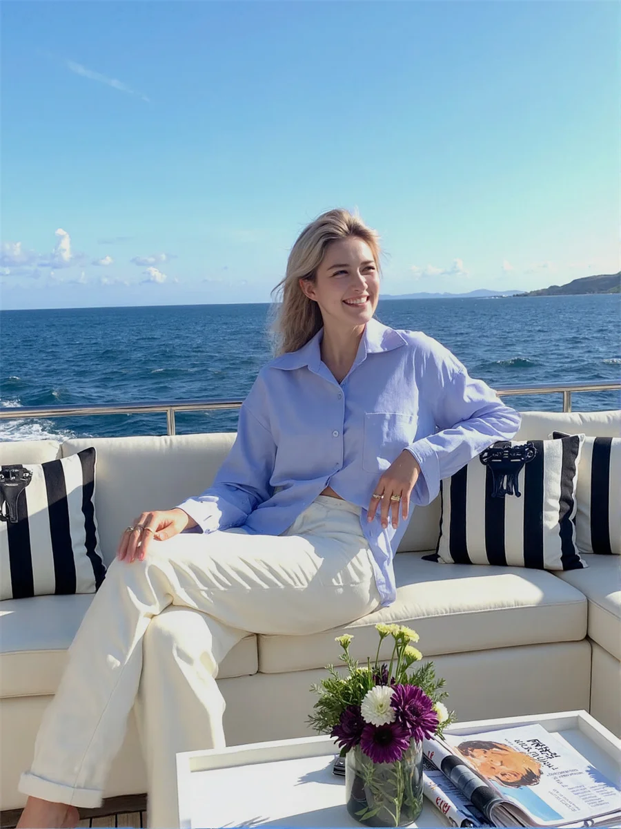 เสื้อผ้าผู้หญิงฤดูร้อน เสื้อเชิ้ตสีขาวฟ้า สไตล์ทางการทันสมัย ติดกระดุมด้านหน้า ชุดทำงานสำหรับสุภาพสตรี  เรียบง่าย  แบบมินิมอล