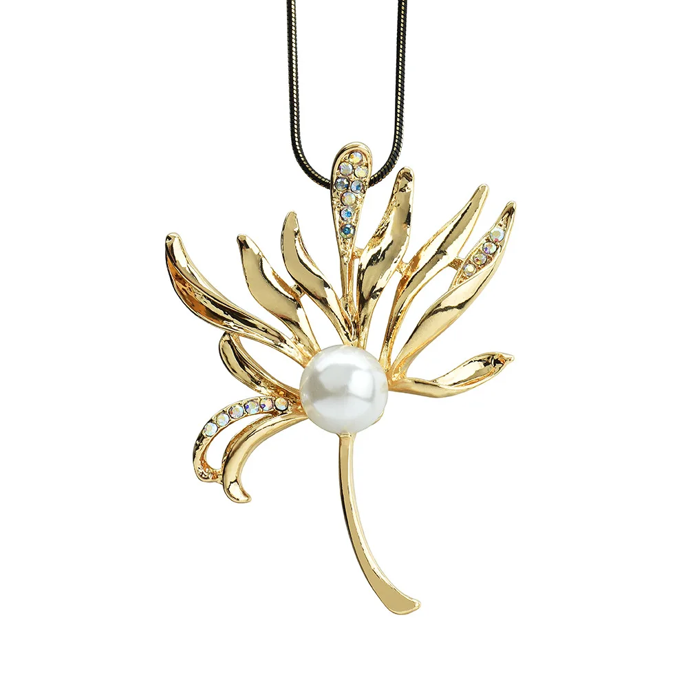 

A pair of autumn and winter leaf sweater chain, fashionable and versatile, long leaf necklace brooch