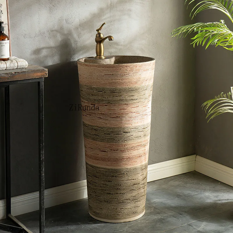 حوض بالوعة خارجي، حوض غسيل خارجي ذو عمود كبير