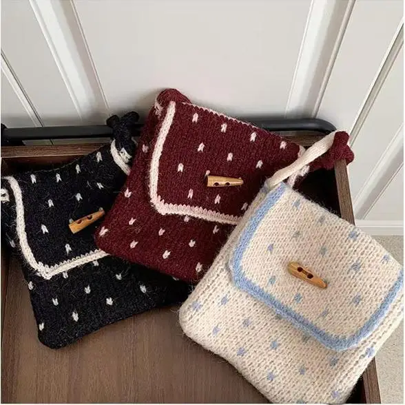 Autumn and Winter New Sle Horn Buckle Knitted Mini Shoulder Bag Versatile Girl Mobile Phone Bag Wool Woven Shoulder Small Bag