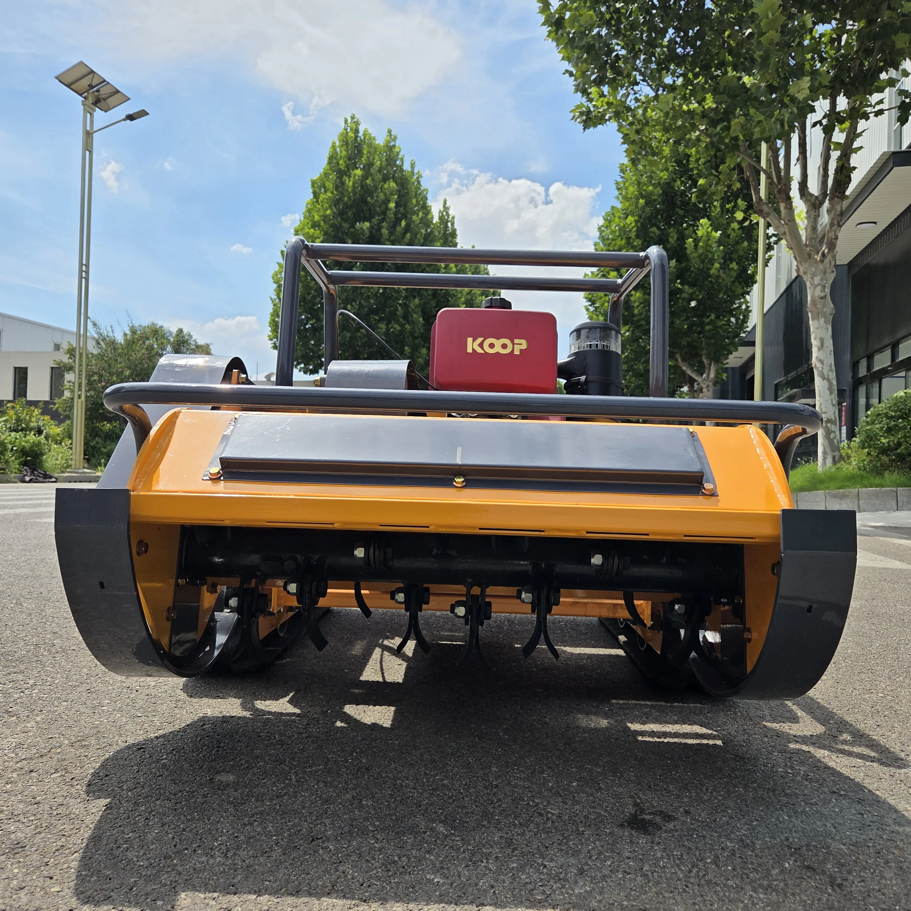800mm high power diesel flail mower for home garden, four-stroke cordless, 24V industrial grade remote control design, suitable