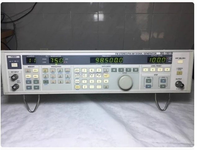 

Signal generator SG-1501B stereo high frequency signal source 100K-150M