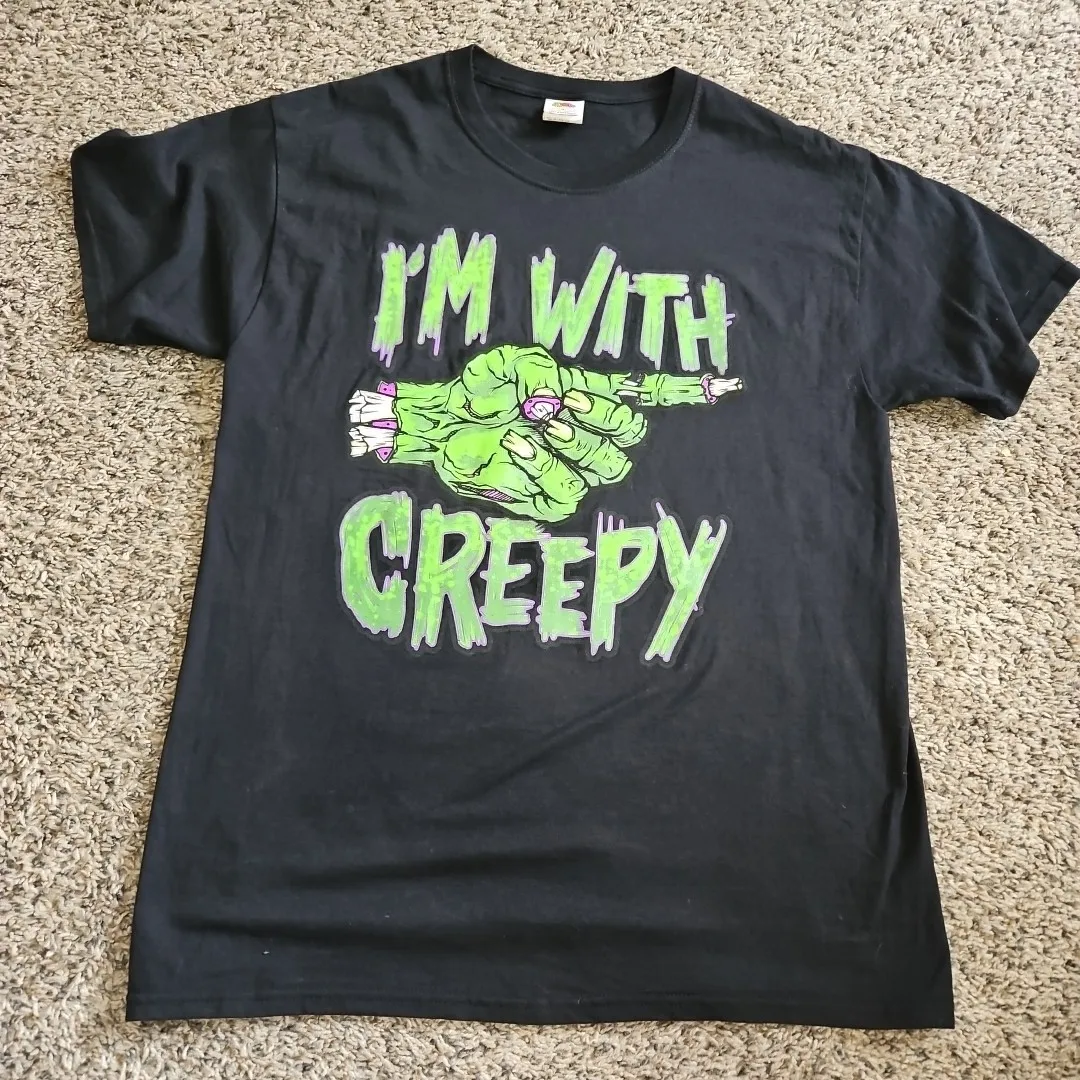 Men’s Fruit of the Loom Halloween Zombie I’m With Creepy Graphic T-Shirt Med