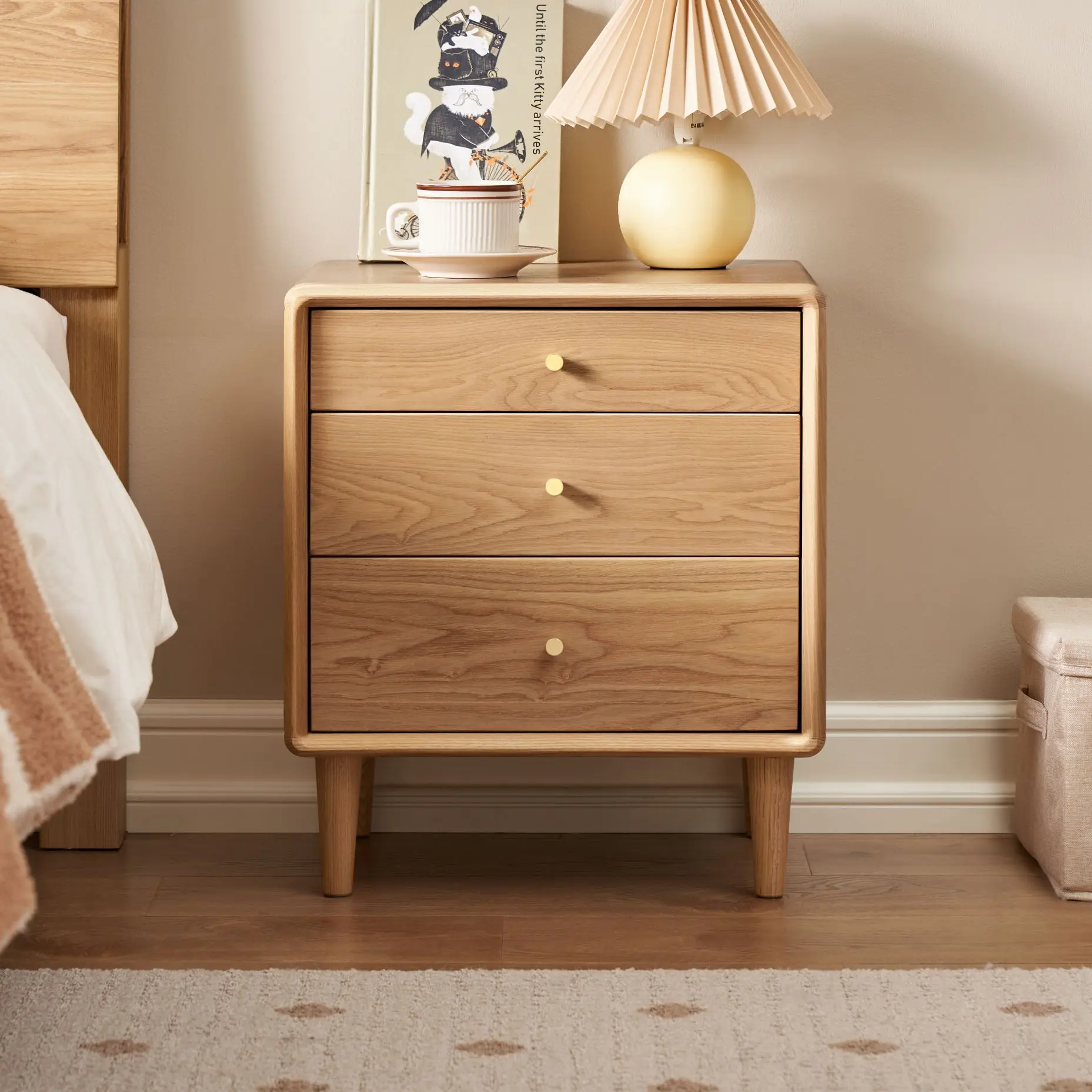 Solid Manchurian Ash Wood Modern Minimalist Bedroom Bedside Table with 3-Drawer for Hotel Use