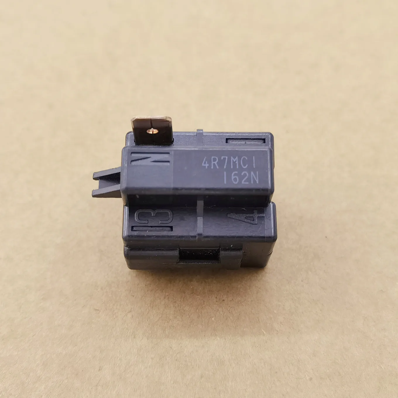Original New 100% D18-4R7 Air Conditioning Refrigerator Car 1pin 2pin 3pin Motor Starter Relay J506-A120-A220 330MC1