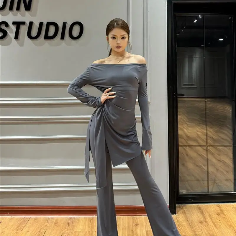 Dopasowany strój do tańca latynoamerykańskiego: bluzka z odkrytymi ramionami, długi rękaw, bluza z kapturem, spodnie z rozszerzanymi nogawkami, szary garnitur, do nauki, ćwiczeń i występów tanecznych.