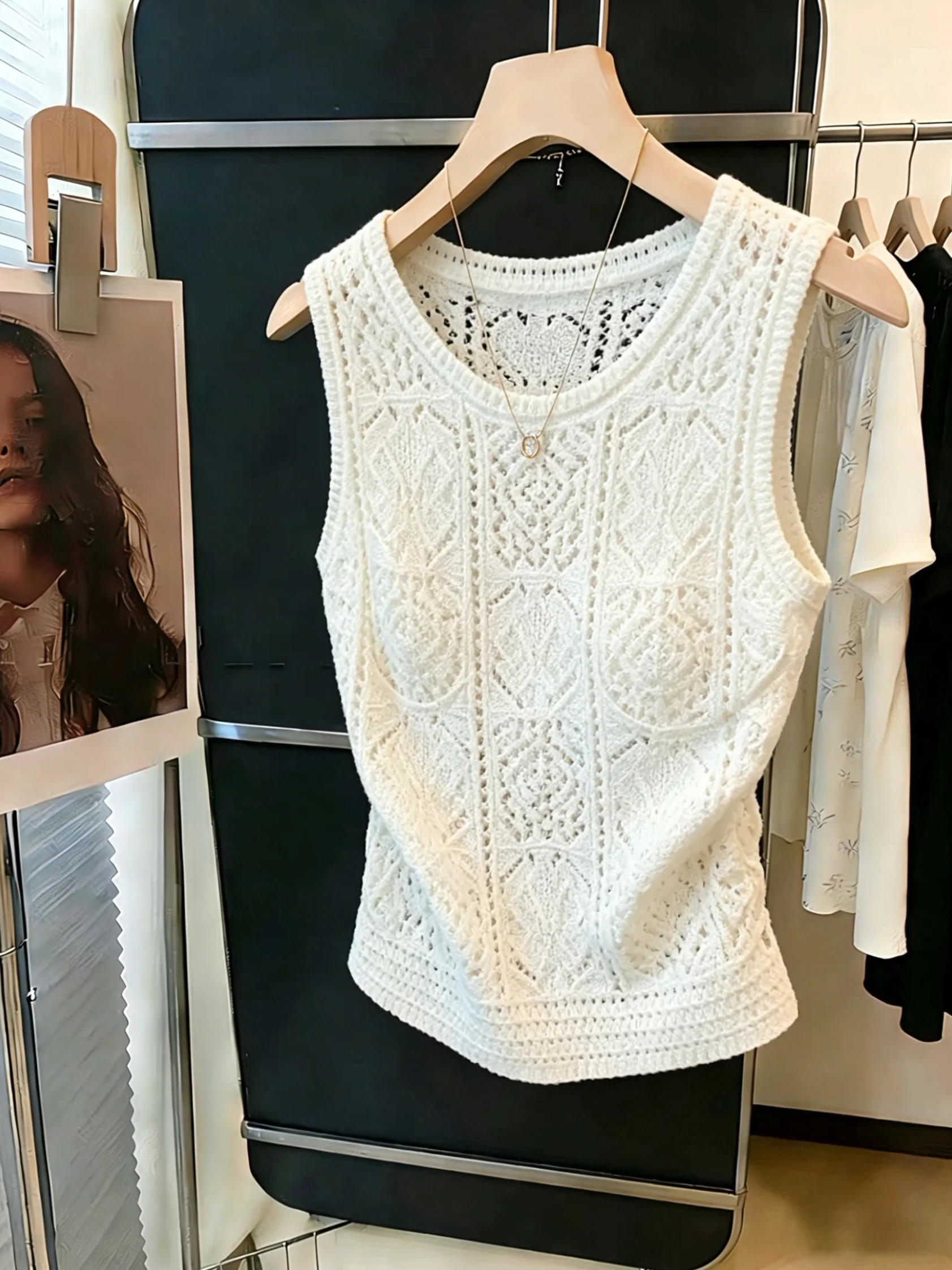 

Summer New Style Women's Knitted Vest Hollow out Hook Flower Design Sleeveless Thin Top Self-Reserved Recommended Loose Fit