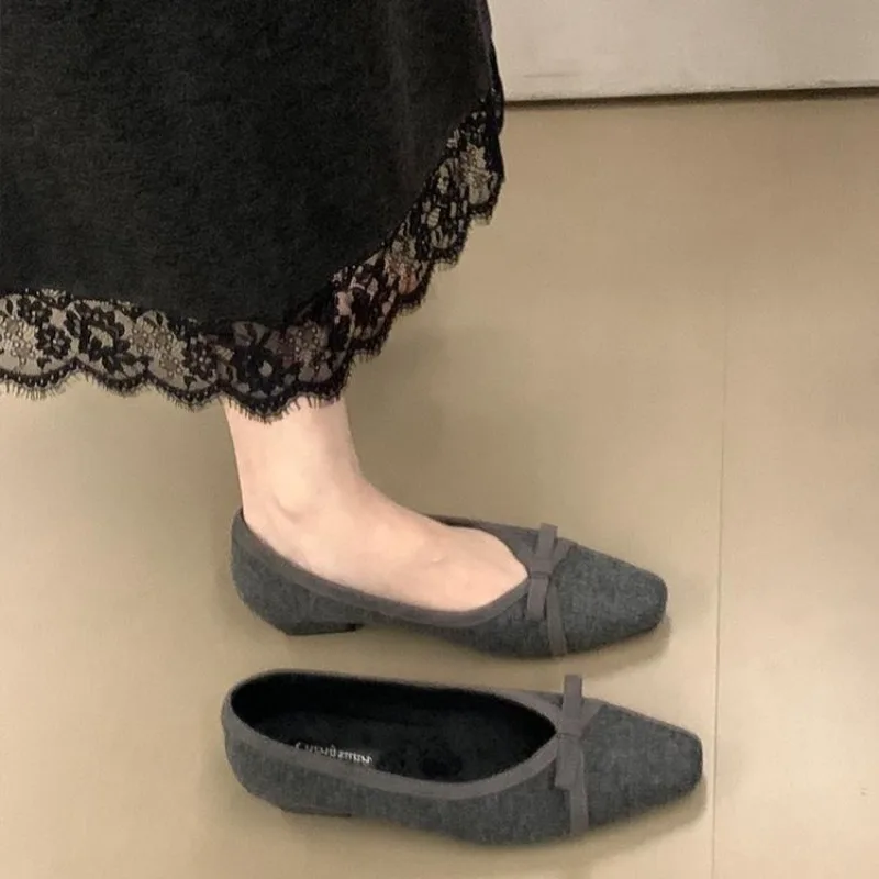 2025 جديد لطيف مزاجه الجلد المدبوغ ركاب أحذية نسائية القوس تنوعا الضحلة لينة وحيد الشقق