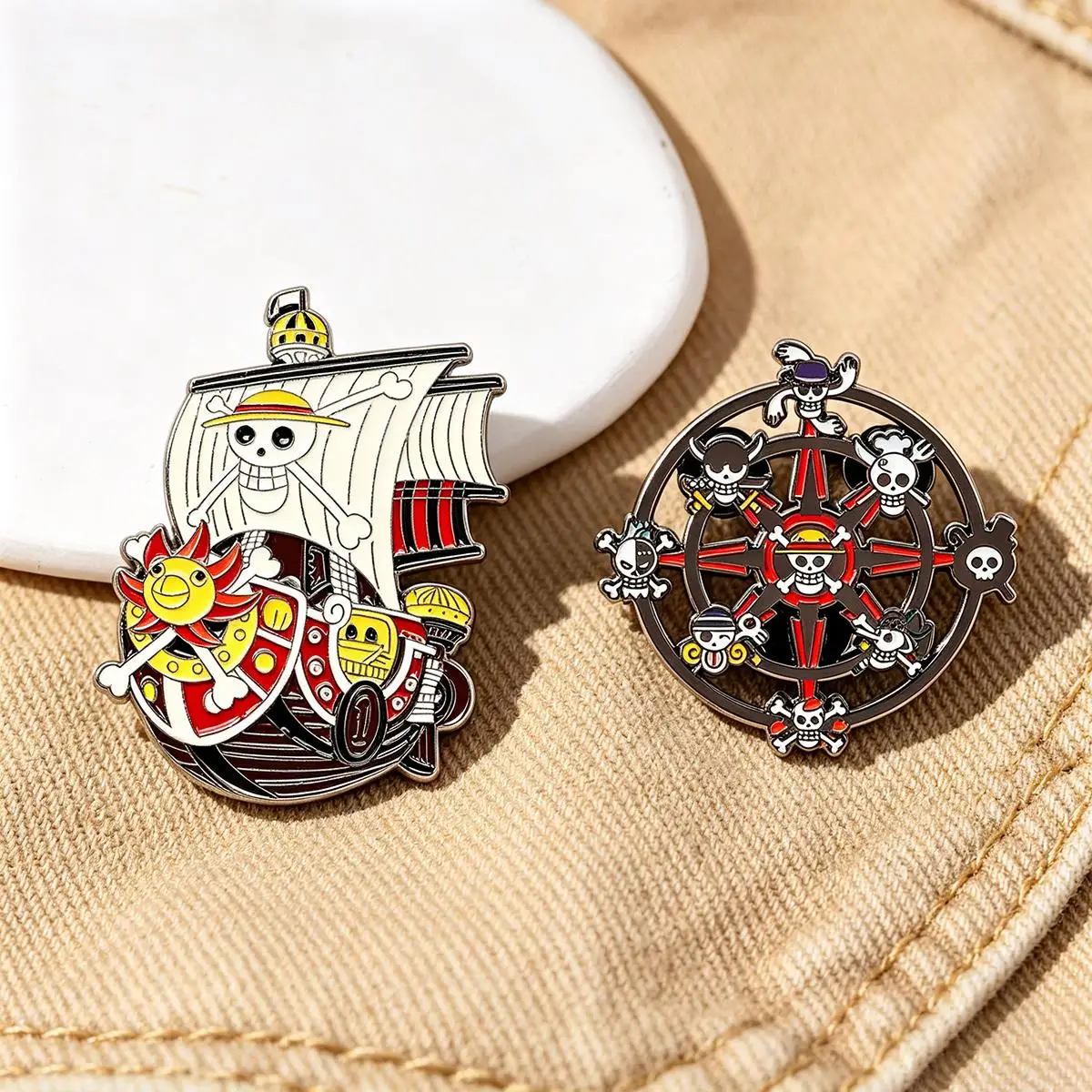 2Pcs/Set Cartoon Anime Thousand Sunny Pirate Rudder Enamel Brooch Backpack Lapel Metal Badge Cosplay Jewelry Accessories Gifts