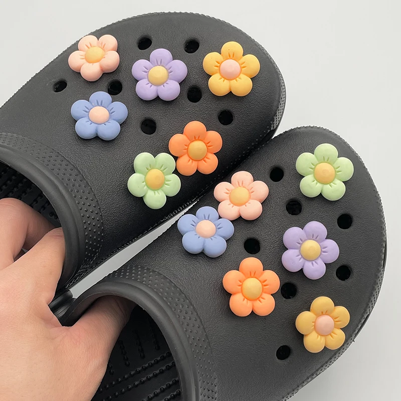 12Pcs Cute Flower Shoe Accessories Charms For Women\'s Sandals DIY Parts New Designer Shoe Pins Fit Girl\'s Clogs Funny Decoration