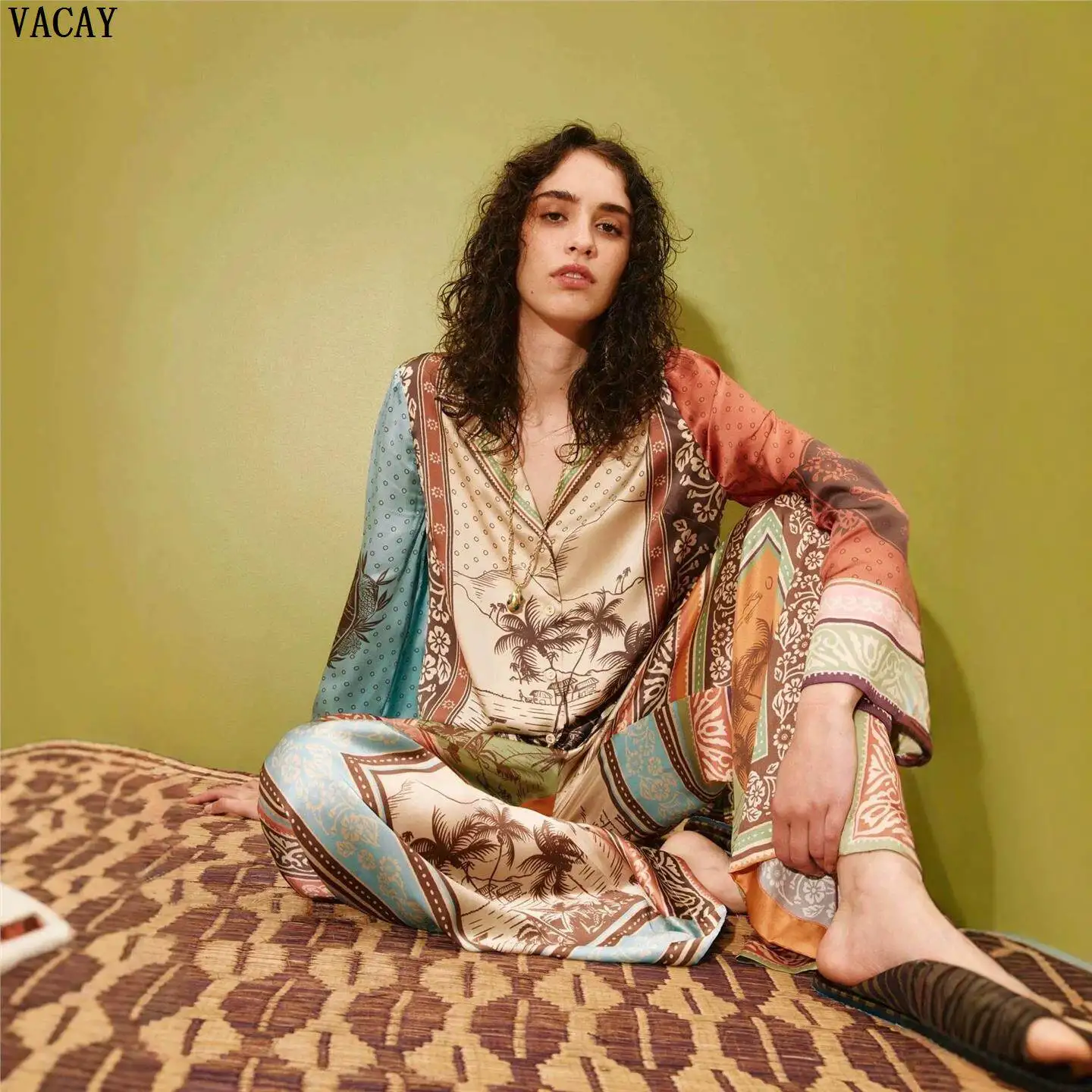 Vacay 2026 Women's Casual Silk Long Sleeve Print Coord Suiting Jacket Pants Set Floral Pattern Winter Leisure Fashion Ensemble