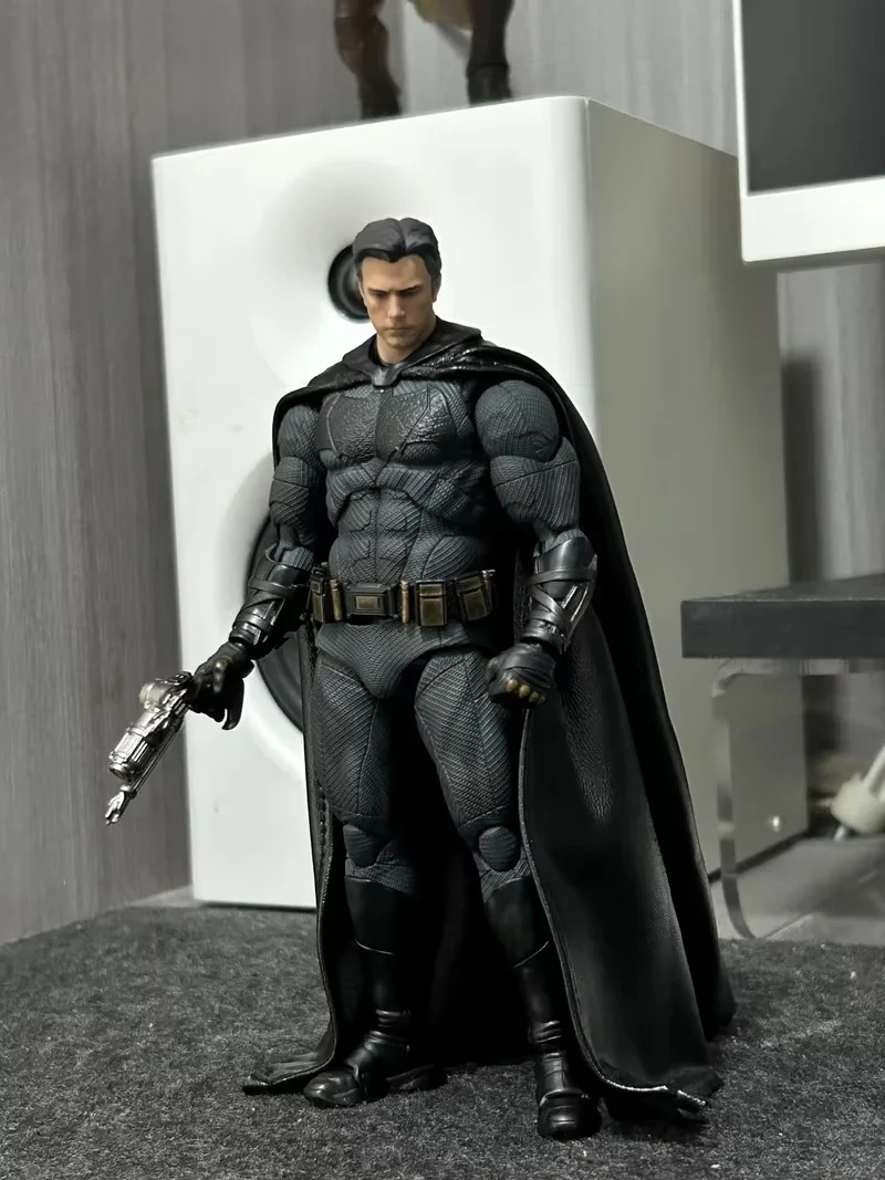 In Stock 100% Original Medicom Toy Zack Snyder's Justice League Mafex No.222 Batman MAFEX 222 Action Figure Model Toys Fans Gift