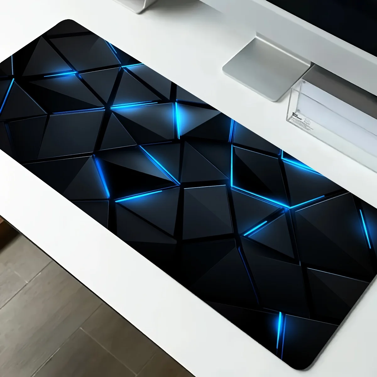 

Большой коврик для мыши с синим геометрическим узором и прошитыми краями, 900×400, нескользящая основа, настольный коврик для офиса и игр