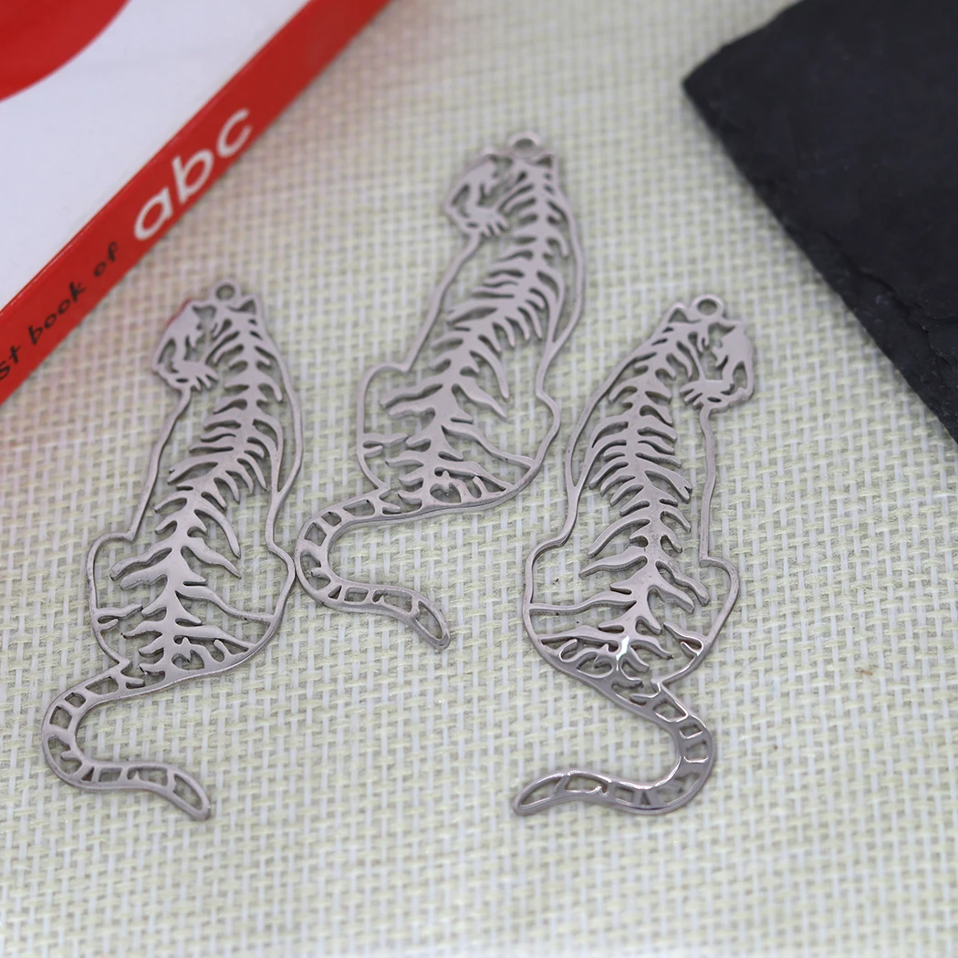 3PCS  Cut-out vintage tiger pendant  DIY Stainless Steel Gift For Women Men Charm Pendant For Bracelet Jewelry Findings