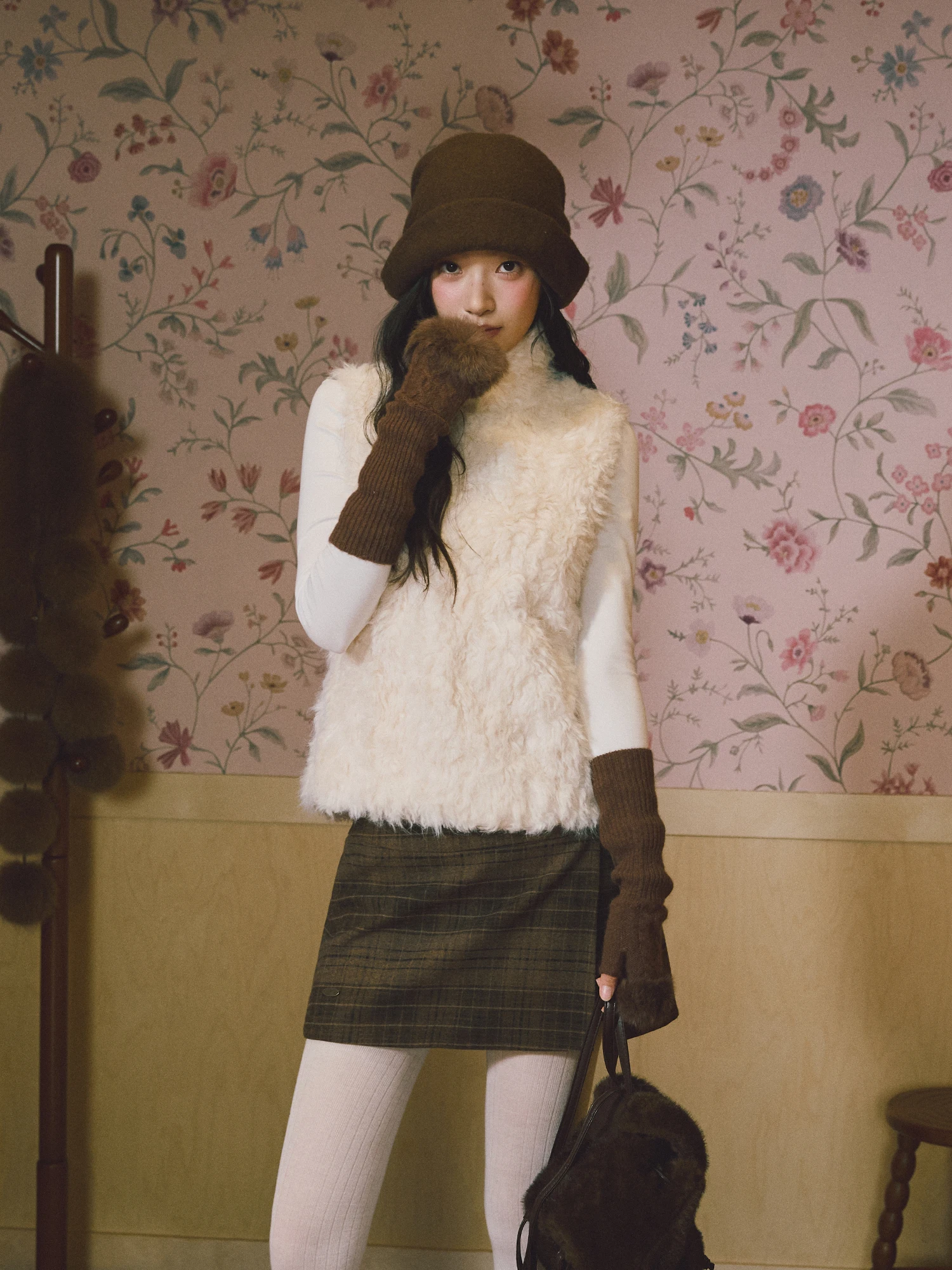 سترة فرو توكا مجعدة صديقة للبيئة بياقة واقفة دافئة للنساء، سترة فروي مكتوفة الظهر