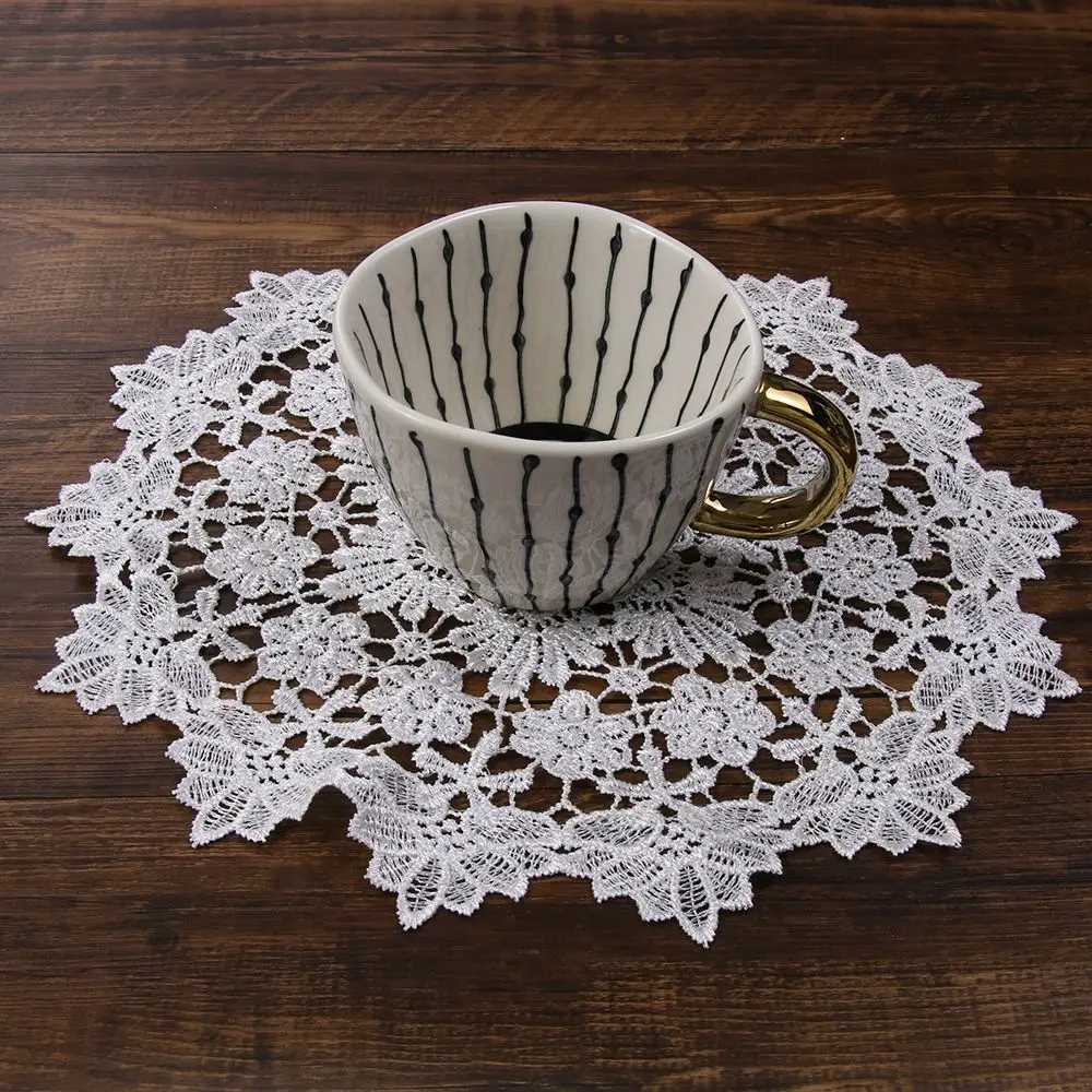 Luxury White Round Embroidery Table Cloth Christmas Coasters Coffee Cotton Napkin Kitchen Table Doily Lace Wedding Banquet Decor