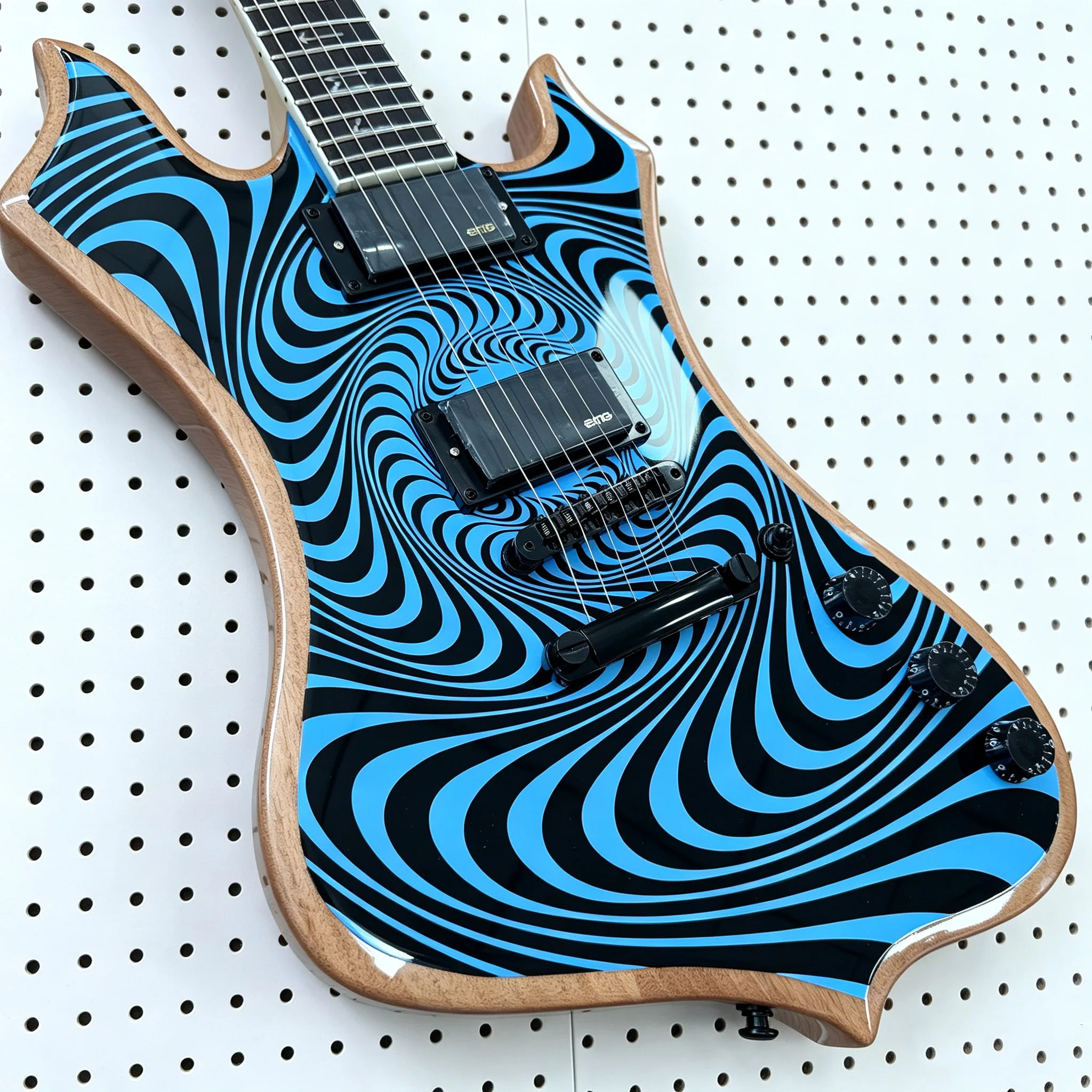 Classic Pointed-Shaped Unconventional Body With Glossy Blue-Black Spiral Optical Lllusion Finish Vertigo Vortex
