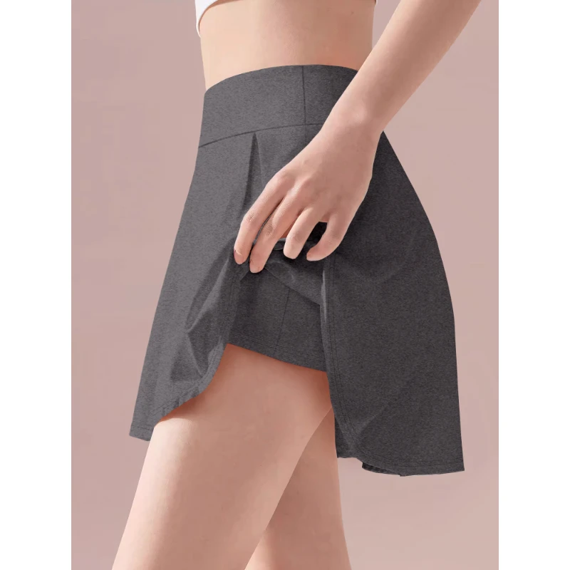 Falda de mujer Estilo deportivo Falda de seda de leche Falda plisada de color sólido versátil y cómoda Diseño de doble capa