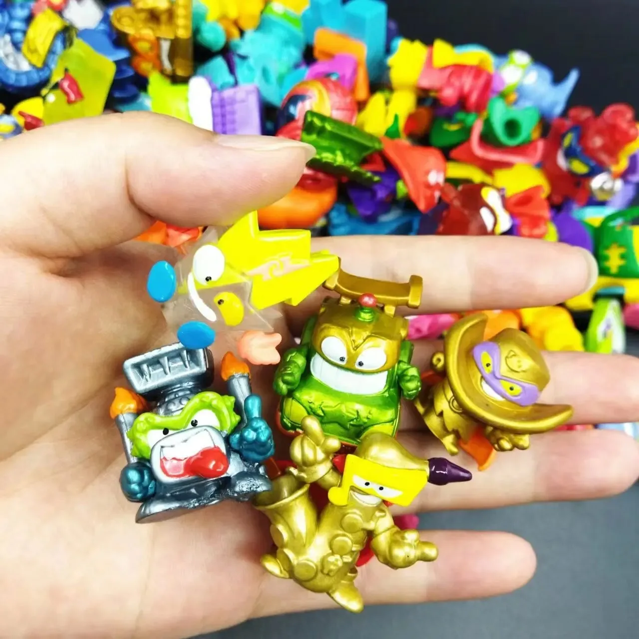 1pcs-50pcs Original Superzings Superthings Action Figures 3CM Super Zings Garbage Trash Collection Toys  give a ball Gift