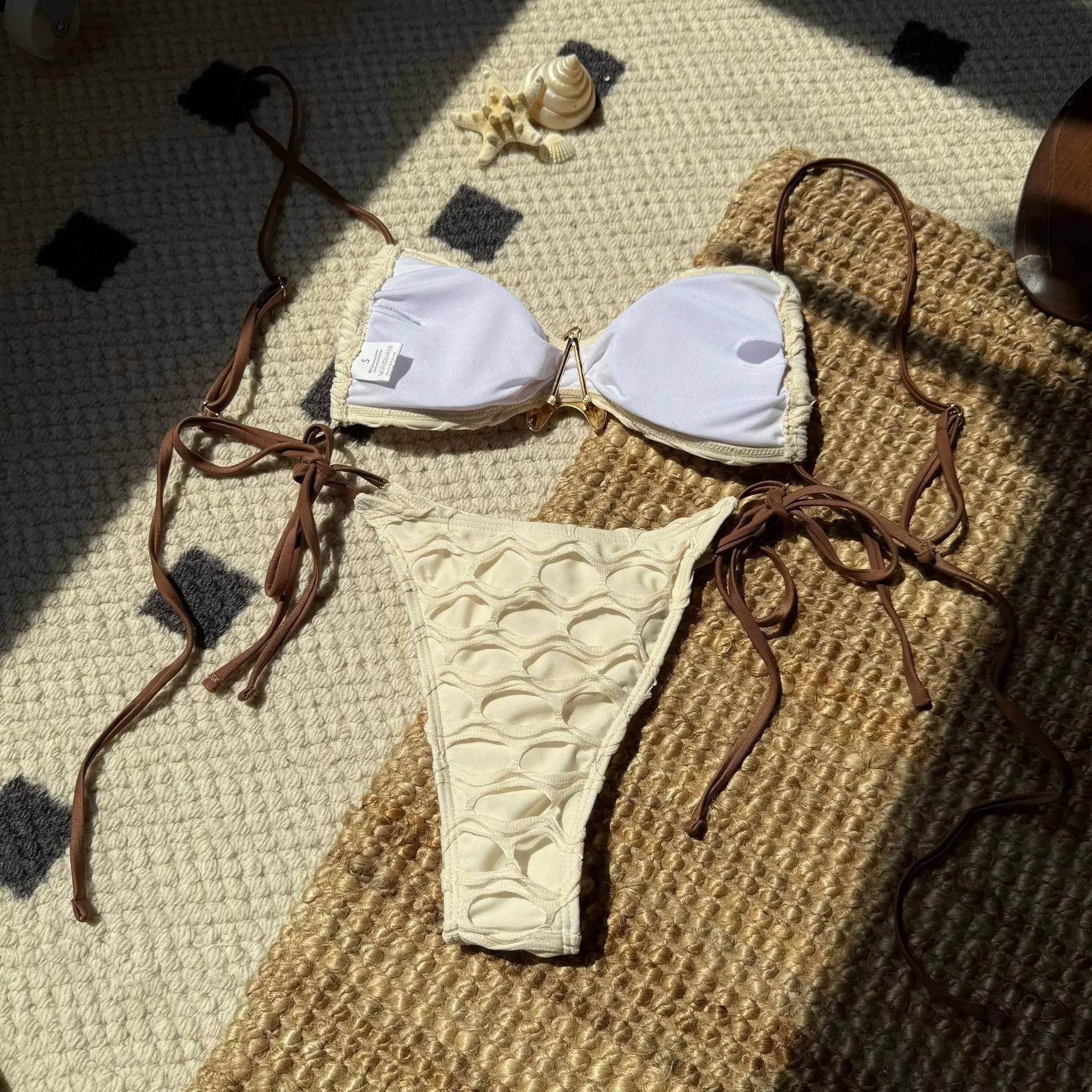 セクシーな背中の開いたメッシュスプライシング巾着ストラップスプリット水着ビキニ