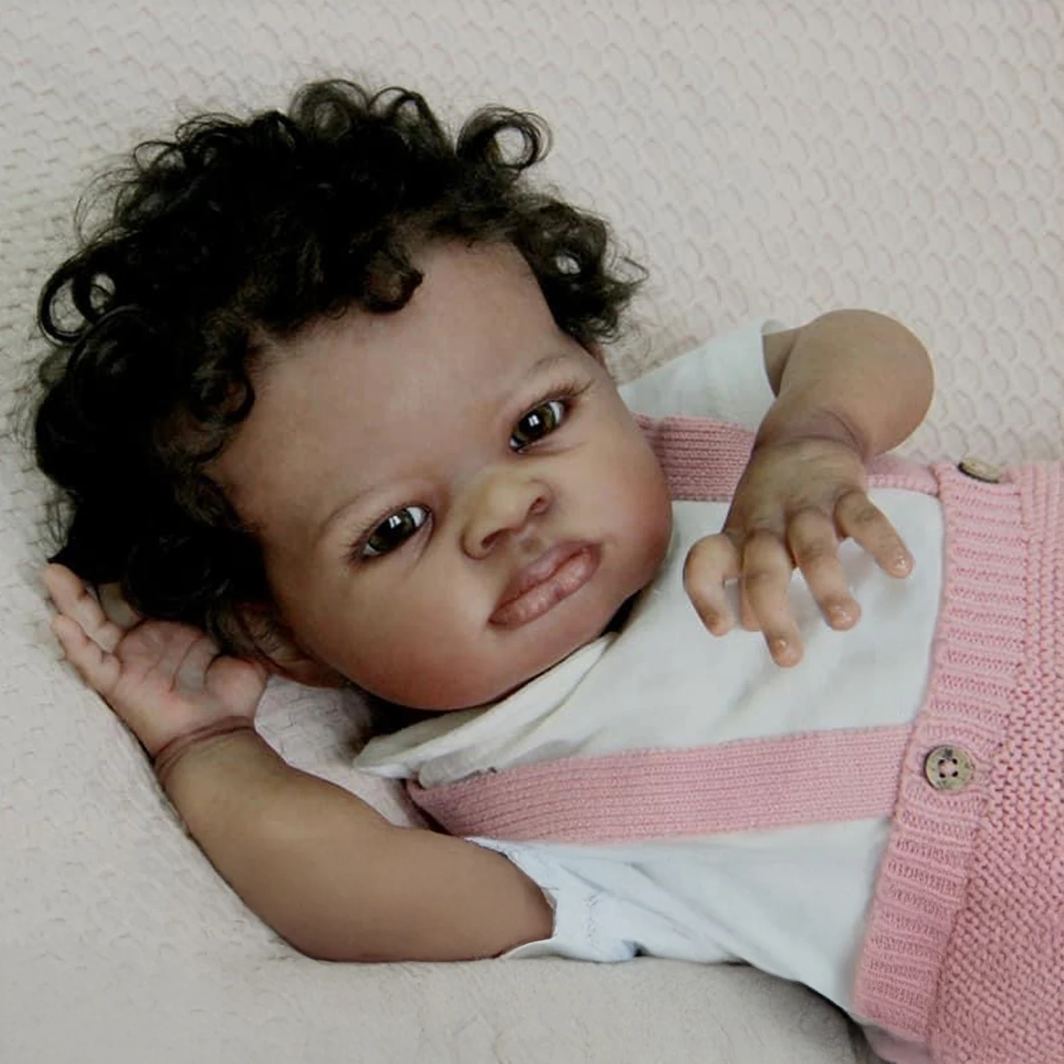 Dunkle Haut Lanny 19 Zoll weicher Baumwollkörper lebensechte kuschelige wiedergeborene Babypuppe mehrere Schichten Malerei Haut mit Handwurzelhaar