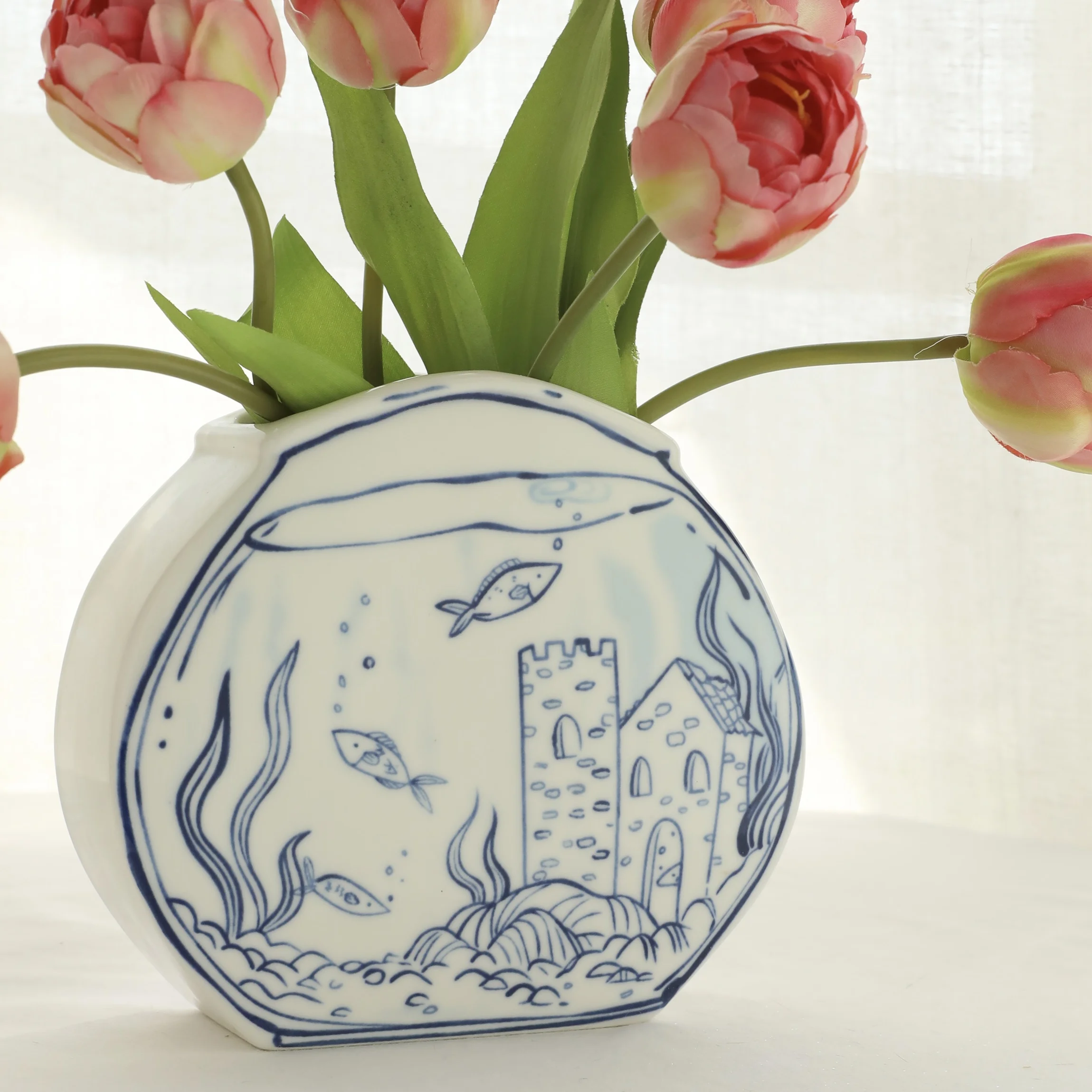 Fish farming, hand-painted, hand-squeezed fish tank blue and white porcelain double-sided underglaze vase