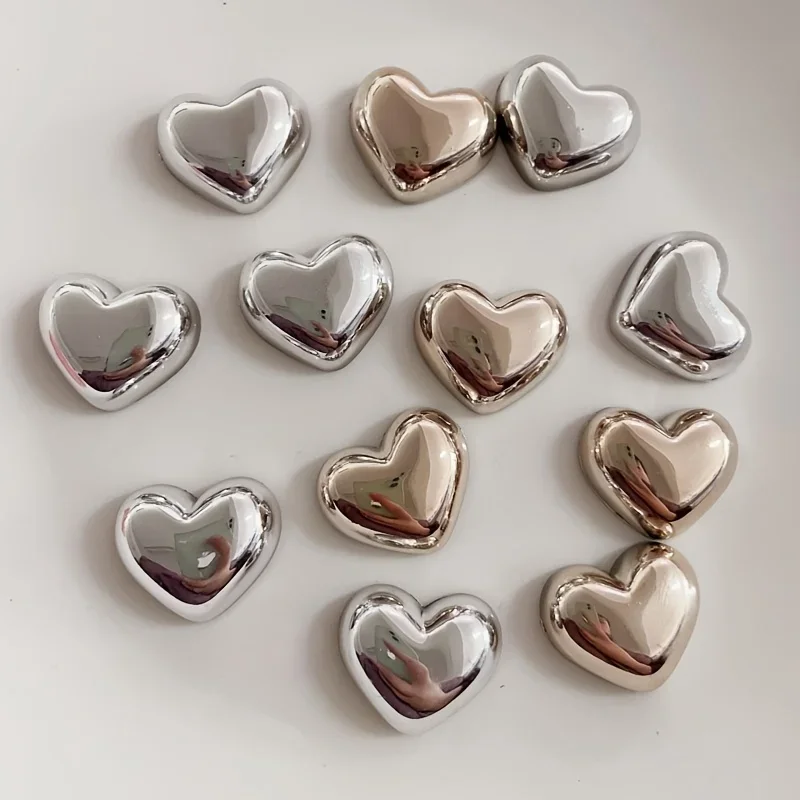 Paquete de 12 imanes metálicos en forma de corazón para frigorífico y tableros de mensajes: fuertes, decorativos y perfectos para la cocina o la decoración del hogar